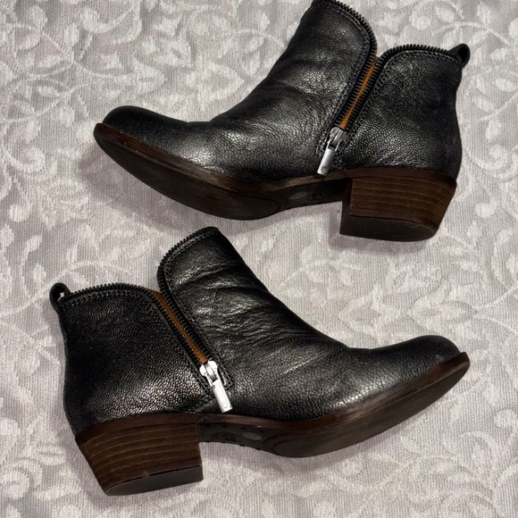 Lucky Brand Shoes - Lucky Brand‎ Basel Metallic Pewter Silver Leather Ankle Booties Side Zip 7M 37